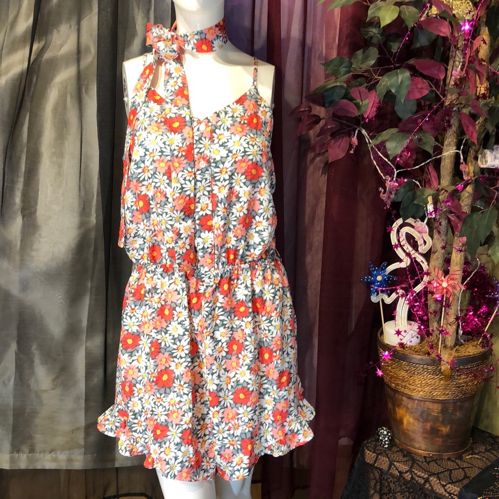 Beautiful Boho Flower 🌸 Romper Delicately Perfect